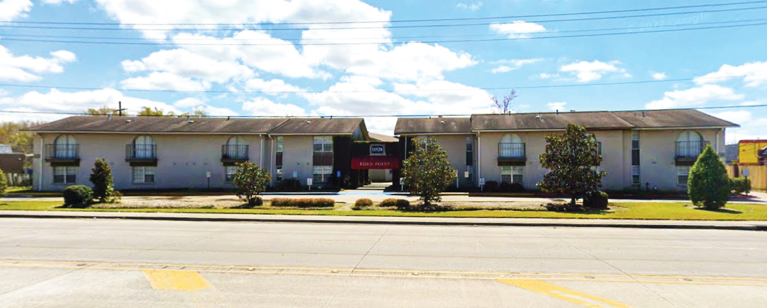 street view of apartment complex in baton rouge